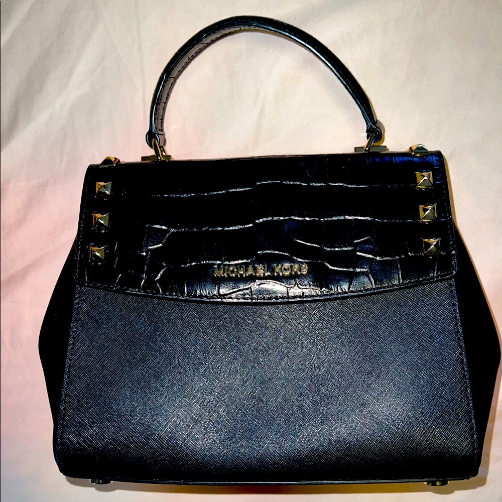 Michael Kors black and gold non scratch purse!